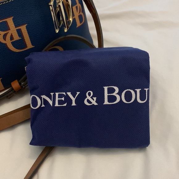 NWT Dooney & Bourke Coated Cotton Monogram Domed Satchel Dust Bag Included - Picture 11 of 11